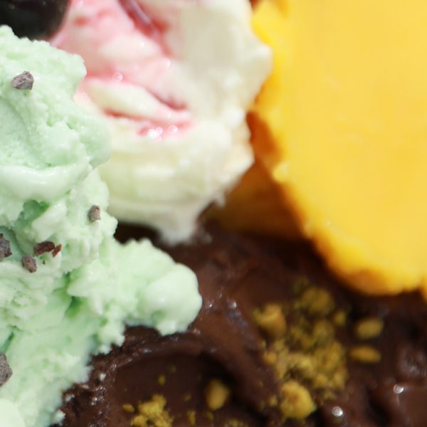 Pentru o experienta gelato completă acasă, vă oferim din partea casei 6 cornete 🍦  la caserola de 1kg si 3 buc la cea de 500gr.